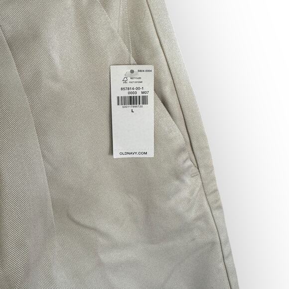 Old Navy Extra HighRise Khaki Pleated Ladies Basic Staple Shorts NWT | Sz L [38] - Picture 4 of 7